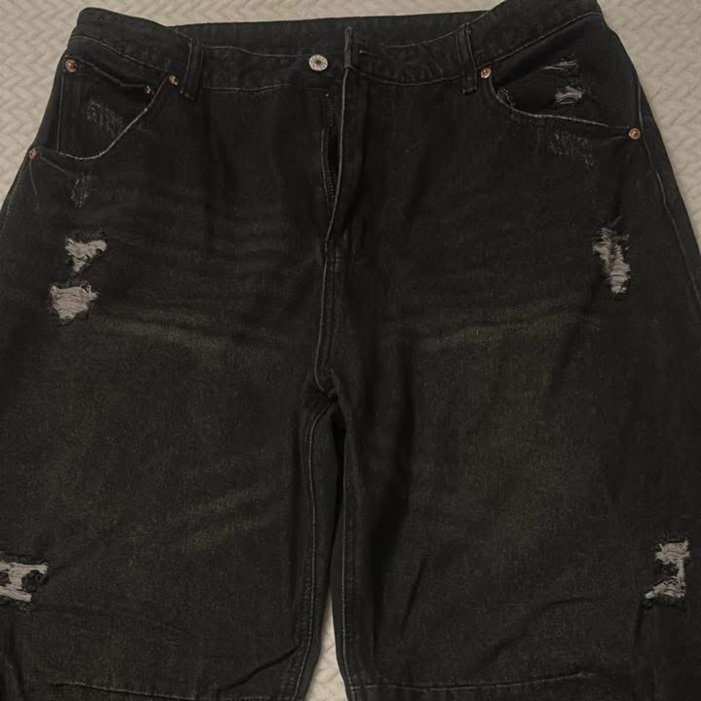 Distressed Black Barrel Jeans